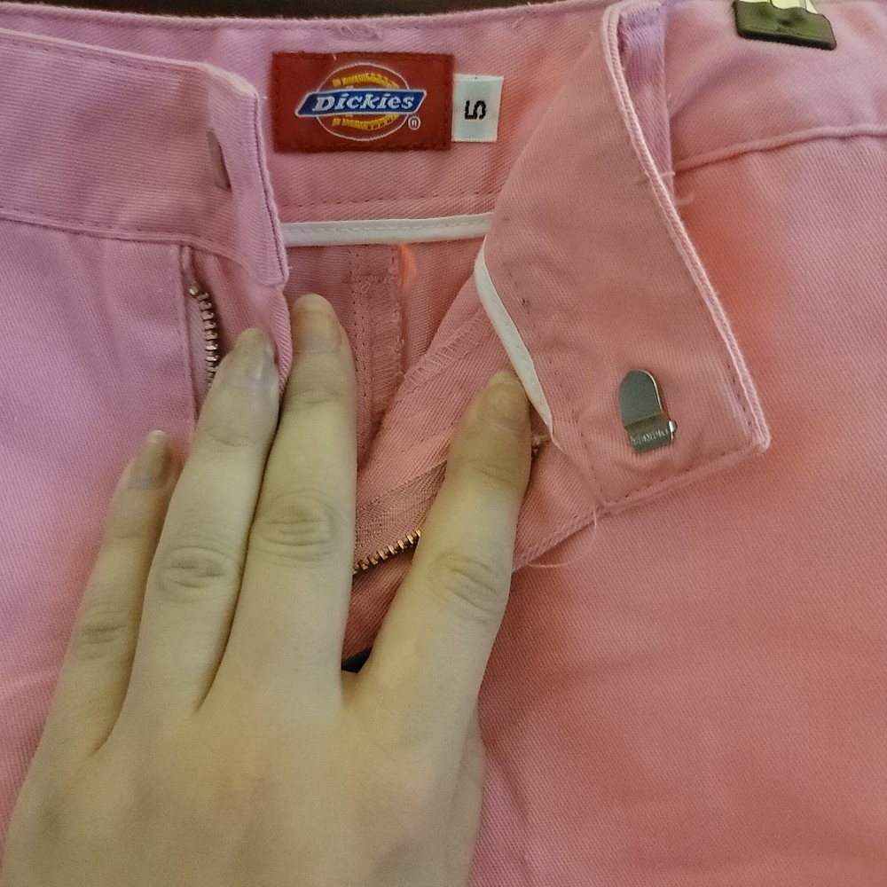 bubble gum pink Dickies capri pant